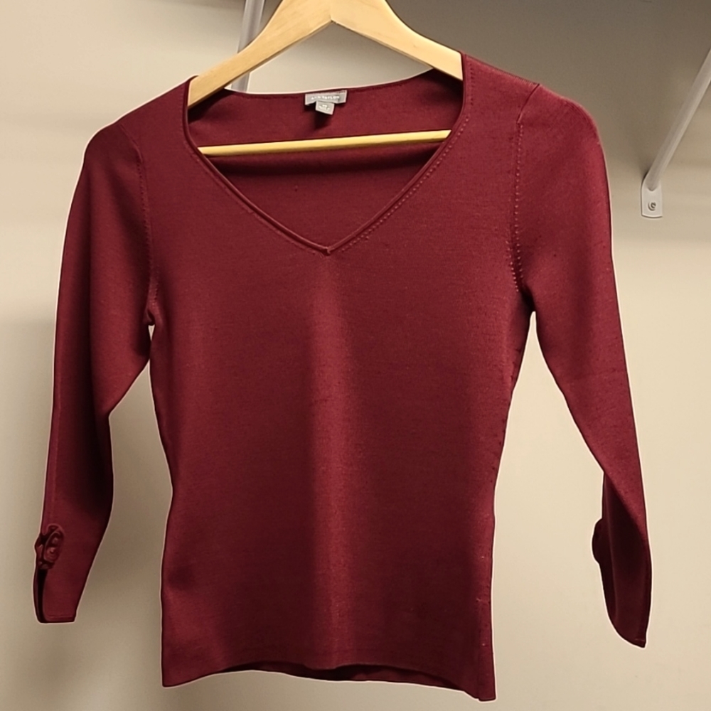 Ann Taylor V-Neck Burgundy Sweater. Size XS
